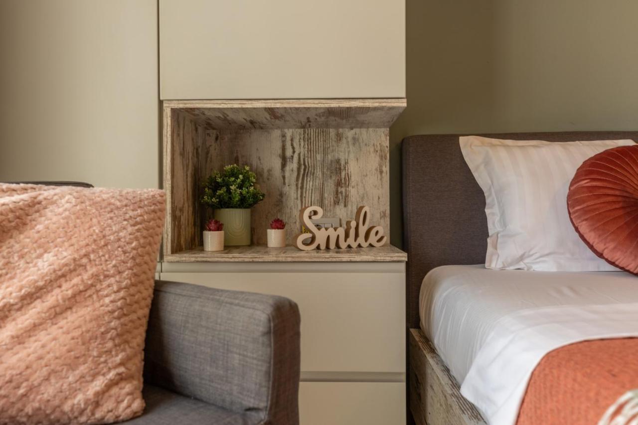 Modern 1Br Apt In The Old Town: The Perfect Choice Bukarest Kültér fotó