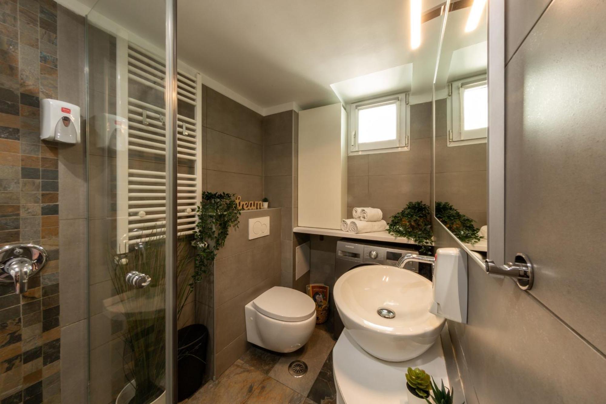 Modern 1Br Apt In The Old Town: The Perfect Choice Bukarest Kültér fotó