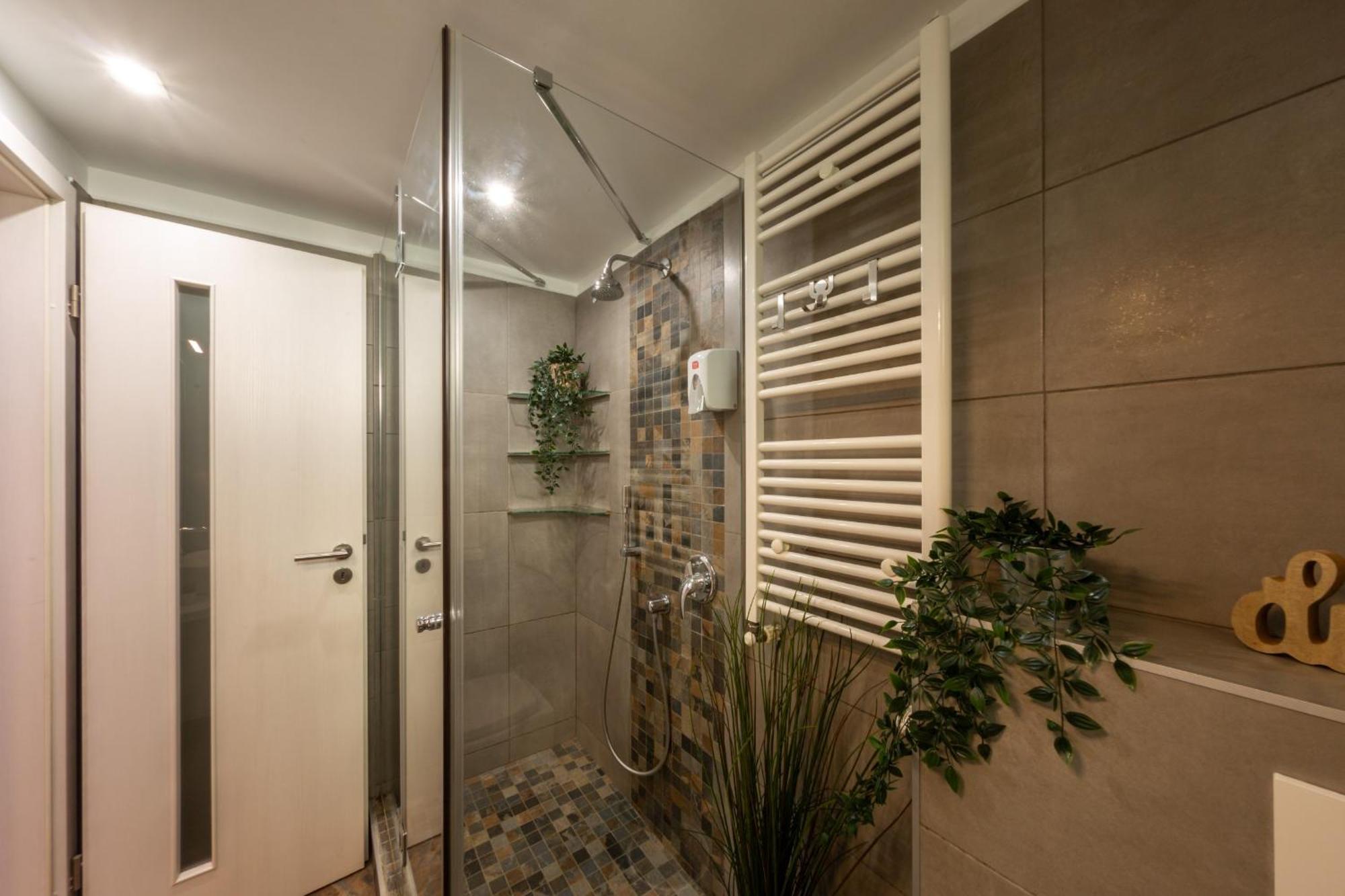 Modern 1Br Apt In The Old Town: The Perfect Choice Bukarest Kültér fotó